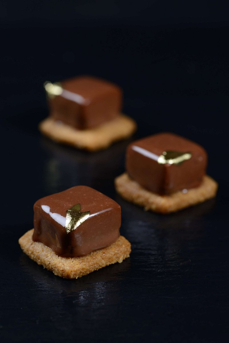 A l'approche de Pâques, notre partenaire traiteur Maison Villaret nous fait tous craquer avec ses bonbons de chocolat... Intense !
contact@keysvenue.com | keysvenue.com
#JoyeusesPaques #traiteur #events