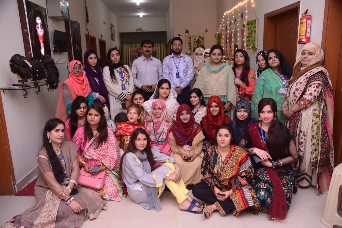 SzabistZabtech's tweet image. SZABIST ZABTech organized the final project display of the trainees of  #BBSYDP Program. District Monitoring Coordinator, Heads of various institutes, and other guests visited &amp;amp; appreciated stalls.

#TVET #Exhibition #YouthSkills #WomenEmpoowerment #skillsforjob