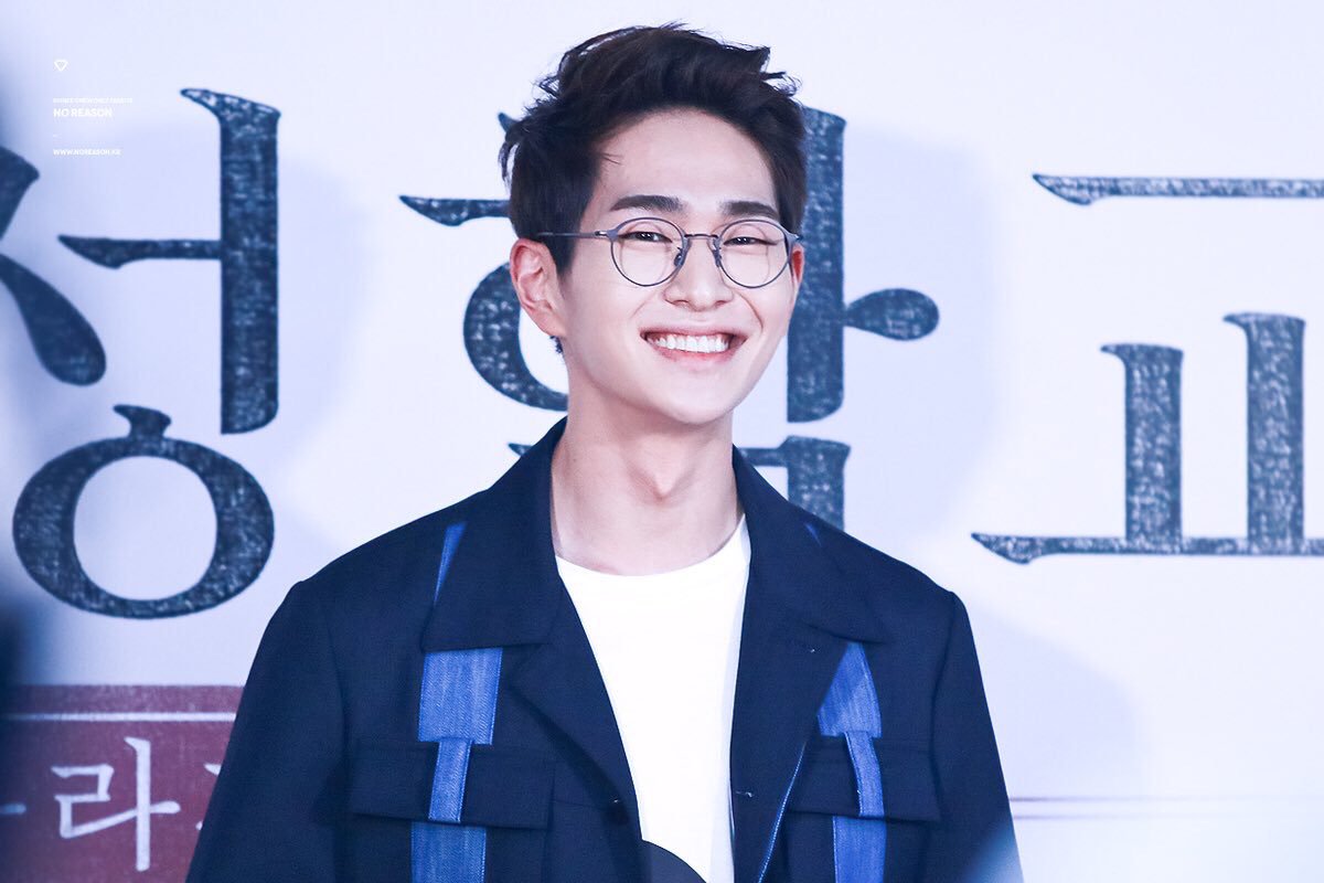 If we talk about Jinki with hairstyle up, then we could never miss this one. 