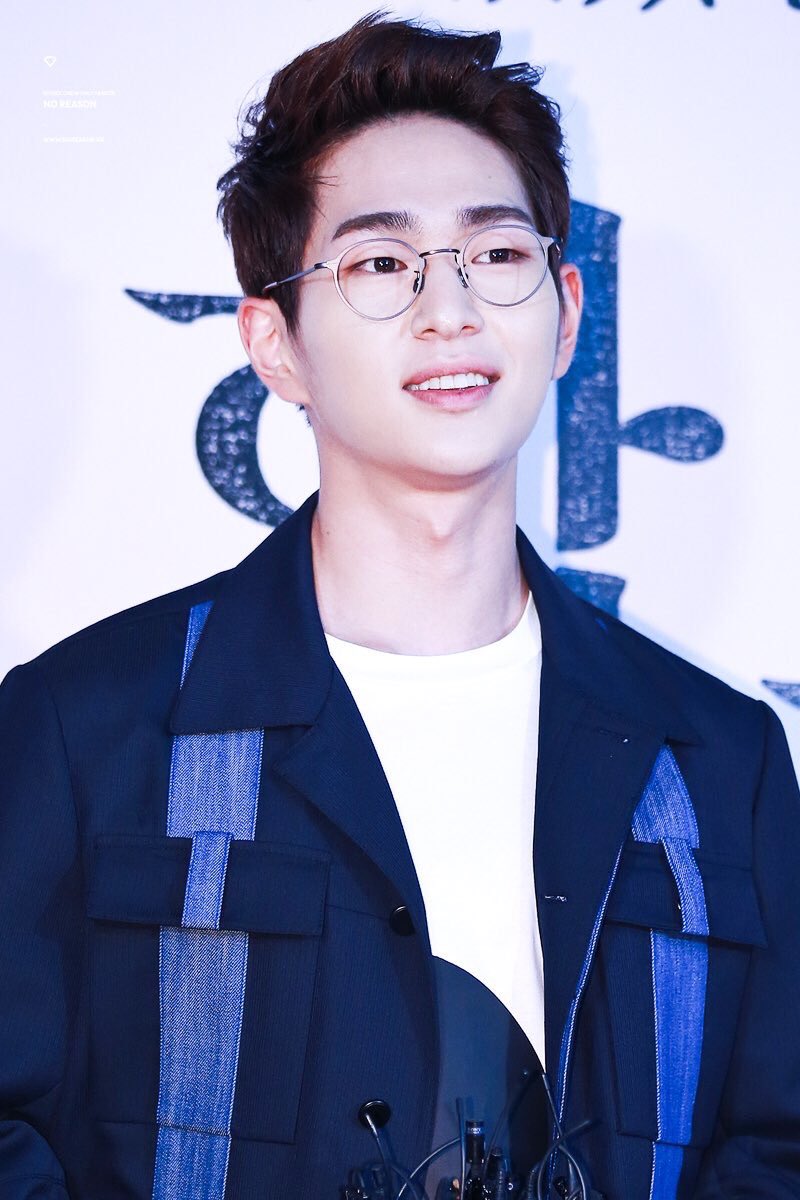 If we talk about Jinki with hairstyle up, then we could never miss this one. 