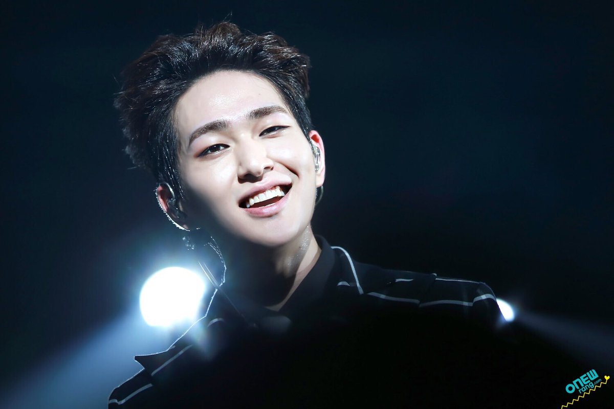 Make way everyone! Lee Jinki is about to give you a chuuu! 