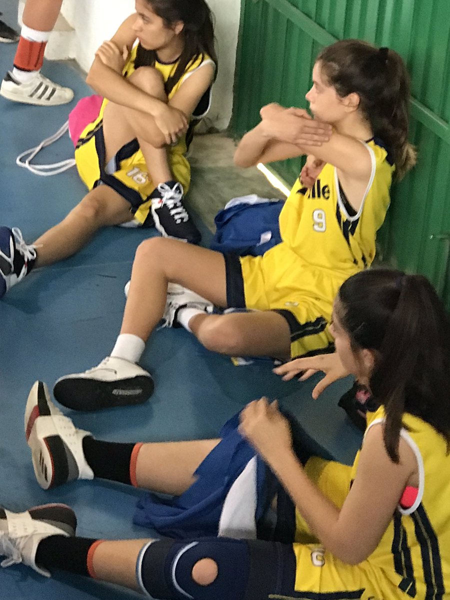 b86lasalle's tweet photo. #MDBC2019 fin de partido de nuestras ##INFfemB ahora toca recuperarse... para el próximo #AUPALaSalle https://t.co/c5Zj7frDP8