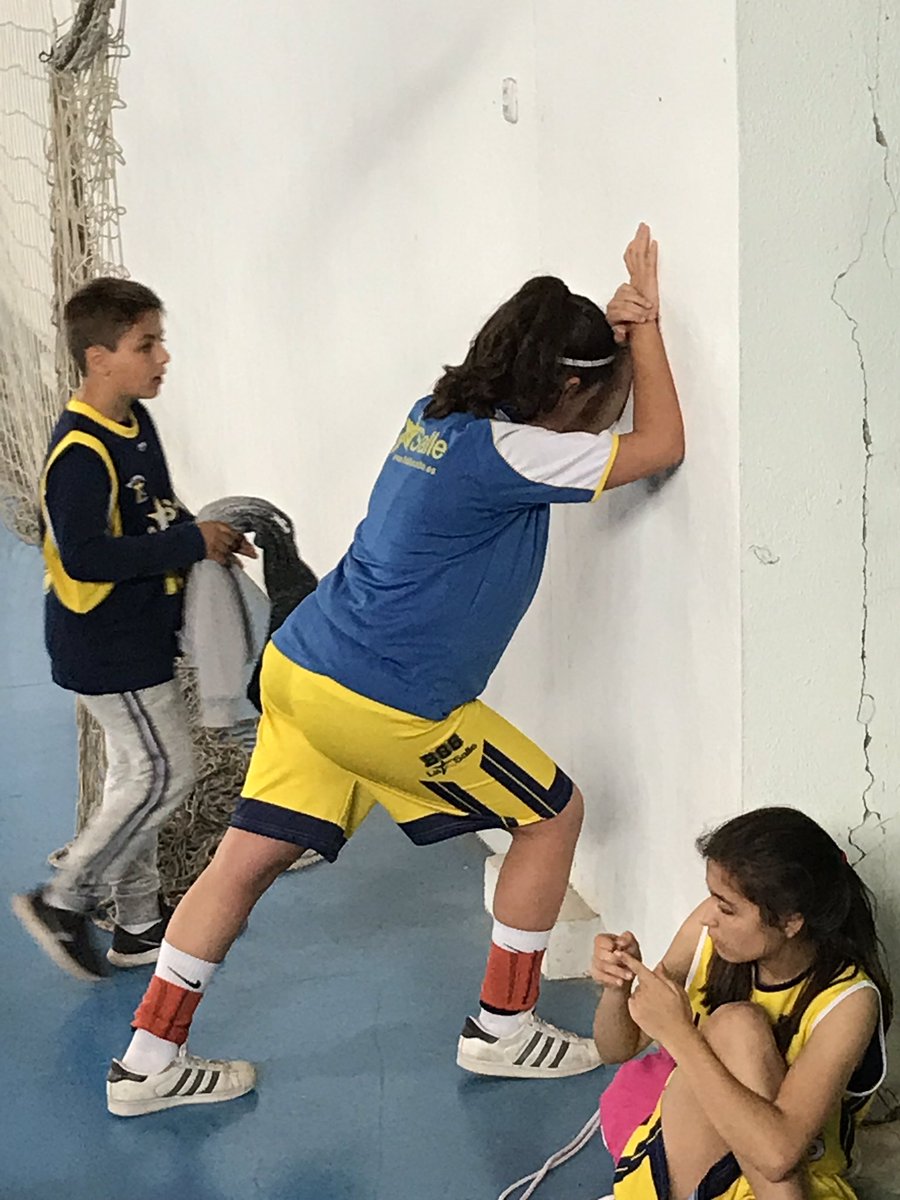 b86lasalle's tweet photo. #MDBC2019 fin de partido de nuestras ##INFfemB ahora toca recuperarse... para el próximo #AUPALaSalle https://t.co/c5Zj7frDP8