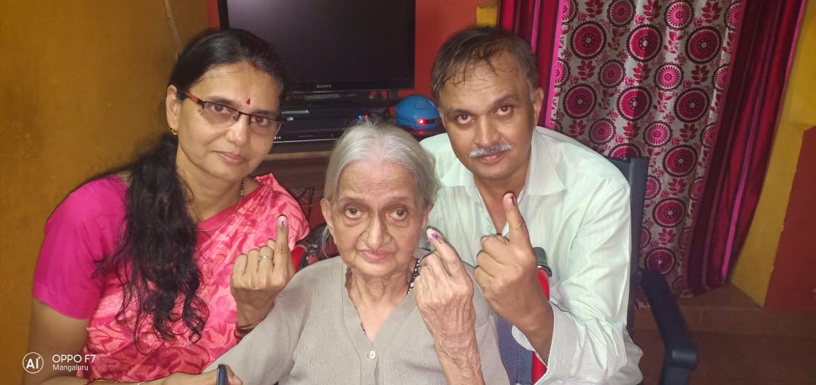 anchsusr's tweet photo. My 94 year young at heart mother celebrated our democracy by casting her vote today at Mangalore. Hope the not so old will find this inspiring to go and cast their vote before it's too late.👍👍 https://t.co/soTPSEFHS1