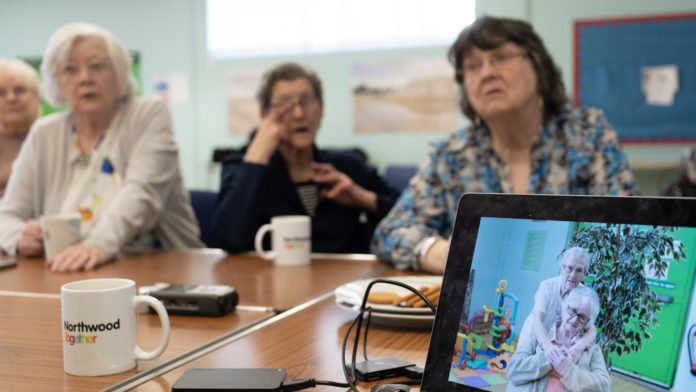 📯 NEWS: We're launching new projects in socially engaged photography, INCLUDING:
—a photography hub in North Liverpool.
—a programme with people in prisons.
—a set of residencies with healthcare providers. 
Big thanks to <a href="/phf_uk/">Paul Hamlyn Foundation</a> for making it happen! openeye.org.uk/blog/new-fundi…