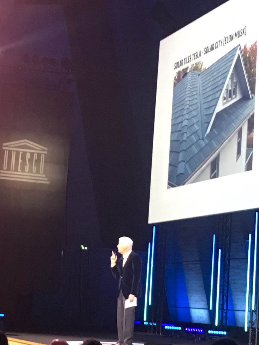 vincebastide's tweet photo. Passionate speech from Joël de Rosnay @derosnayjoel on Energy & #SmartCities: fusion of #Digital and #Energy worlds -> #Enernet . Example: #solar tisles on homes and energy reselling via #blockchain ! #Netexplo https://t.co/IdDWtkkmXp