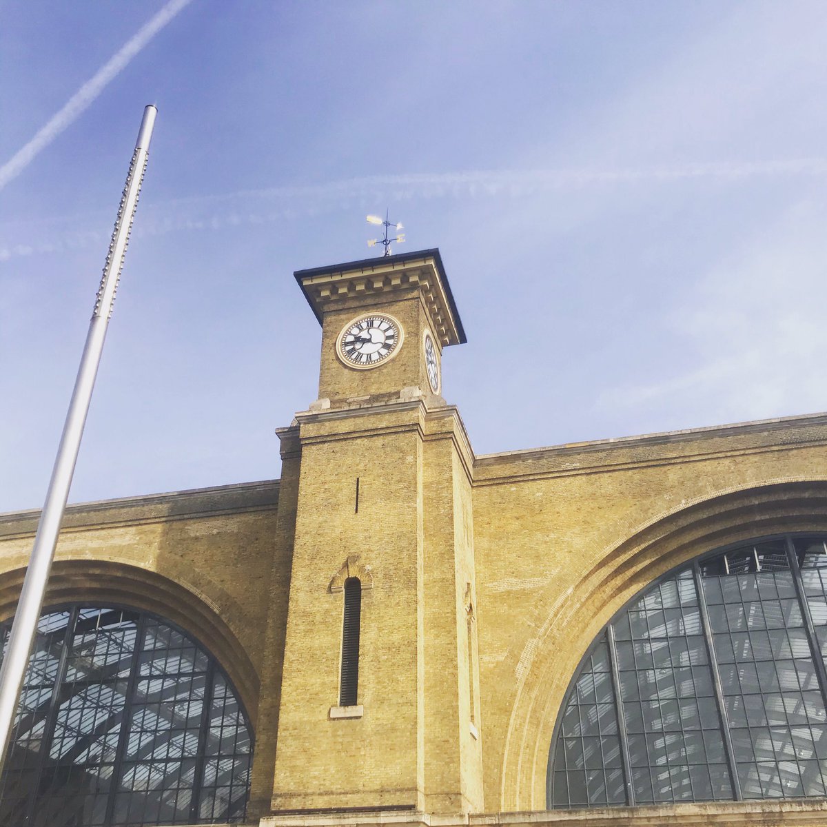 ElementUK_'s tweet photo. Client meetings in sunny London today 😊☀️ https://t.co/chk7BdIkQL