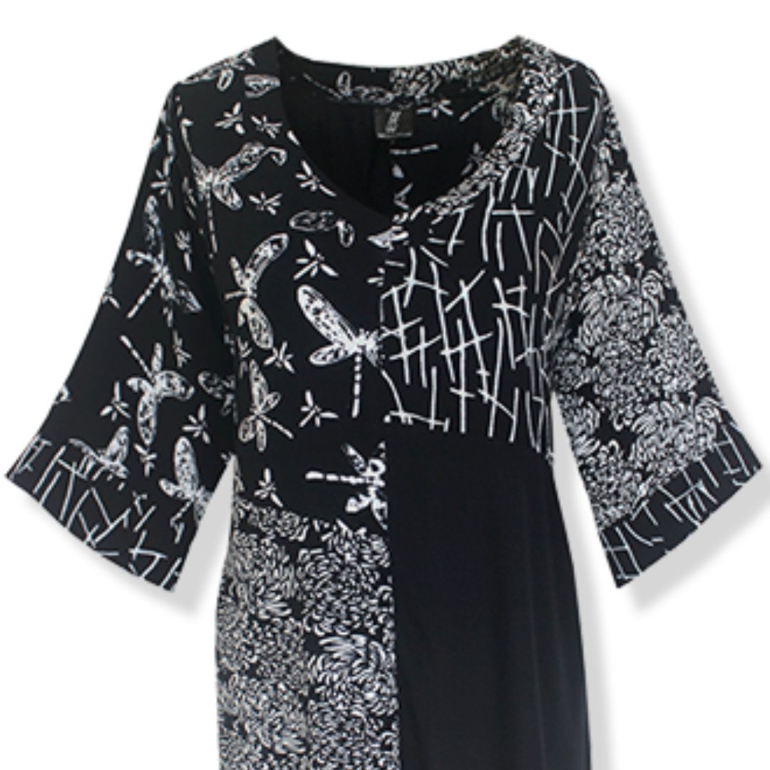 GenerousFashion's tweet photo. Black and white patchwork tunic top.  I really love how the fabrics and designs really work together.  Plus size clothing can be beautiful.  #plussizetop #plussize #plussizetunic #fashionover40 #chicover50 #dontbeinvisible #bohoplussize #generousfashions https://t.co/CyKArARZwB
