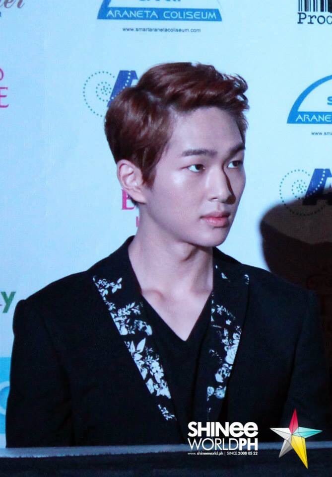 those sharp jawlines and adam's apple. 