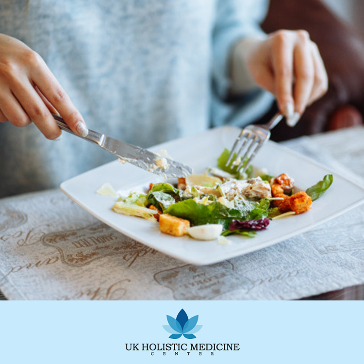 UKHolistic's tweet photo. It takes 20 minutes for the brain to tell the body that you are full!
So try to take your time when your eating. 
#Healthy_tips https://t.co/tTc6HyF72C