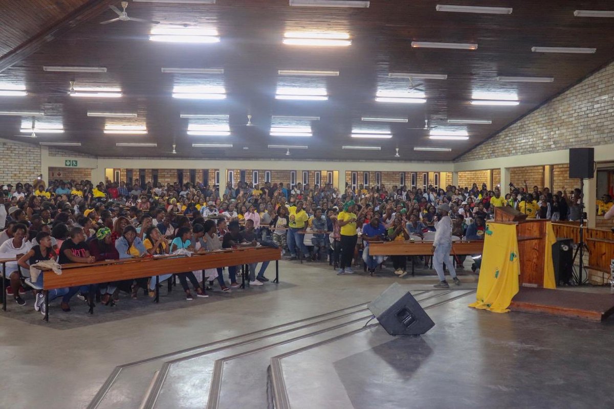 25thSecretaryGe's tweet photo. AMABUTHO !!! @Charpel University of Zululand is packed ✊🏿 we are waiting for wisdom! Khuluma Nabo Nobhala Jikelele ✊🏿✊🏿✊🏿

#YouthVoteANC @MYANC https://t.co/ydlZ7mBujt