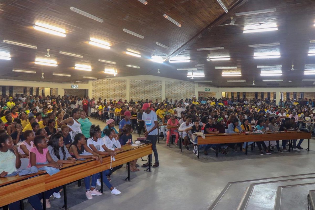 25thSecretaryGe's tweet photo. AMABUTHO !!! @Charpel University of Zululand is packed ✊🏿 we are waiting for wisdom! Khuluma Nabo Nobhala Jikelele ✊🏿✊🏿✊🏿

#YouthVoteANC @MYANC https://t.co/ydlZ7mBujt