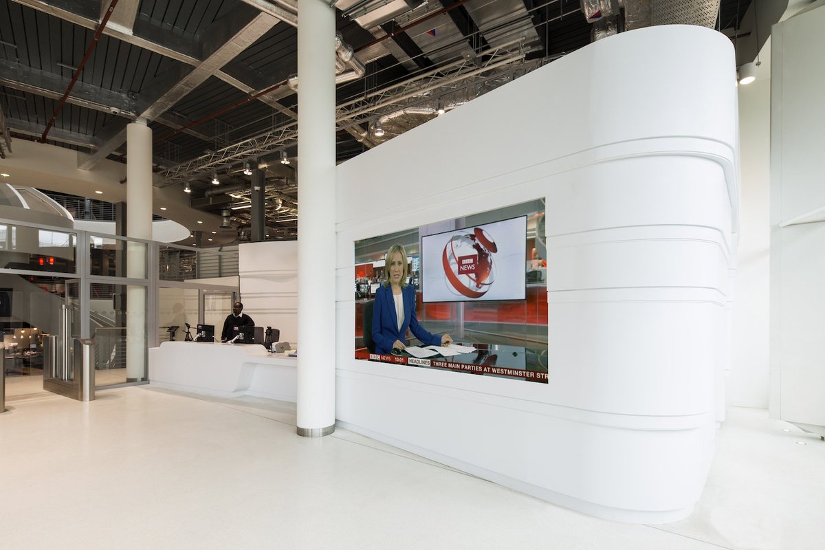 To create a seamless feature wall without one single straight edge on this scale can only be achieved with a solid surface material. Some feat! 

#corian #reception #seamless #receptiondesk #desk #receptionarea #featurewall #interior #architect #designer