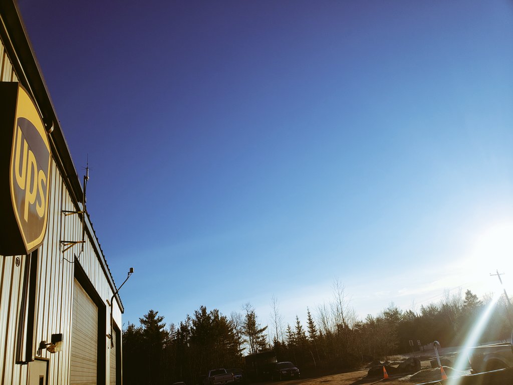 #goodmorning #ups #earlyrisers #earlybirdgetstheworm #FirstToSeeTheSunrise #finallyspring #livesafely #TogetherWeAreUPS <a href="/NortheastUPSers/">NortheastUPSers</a>