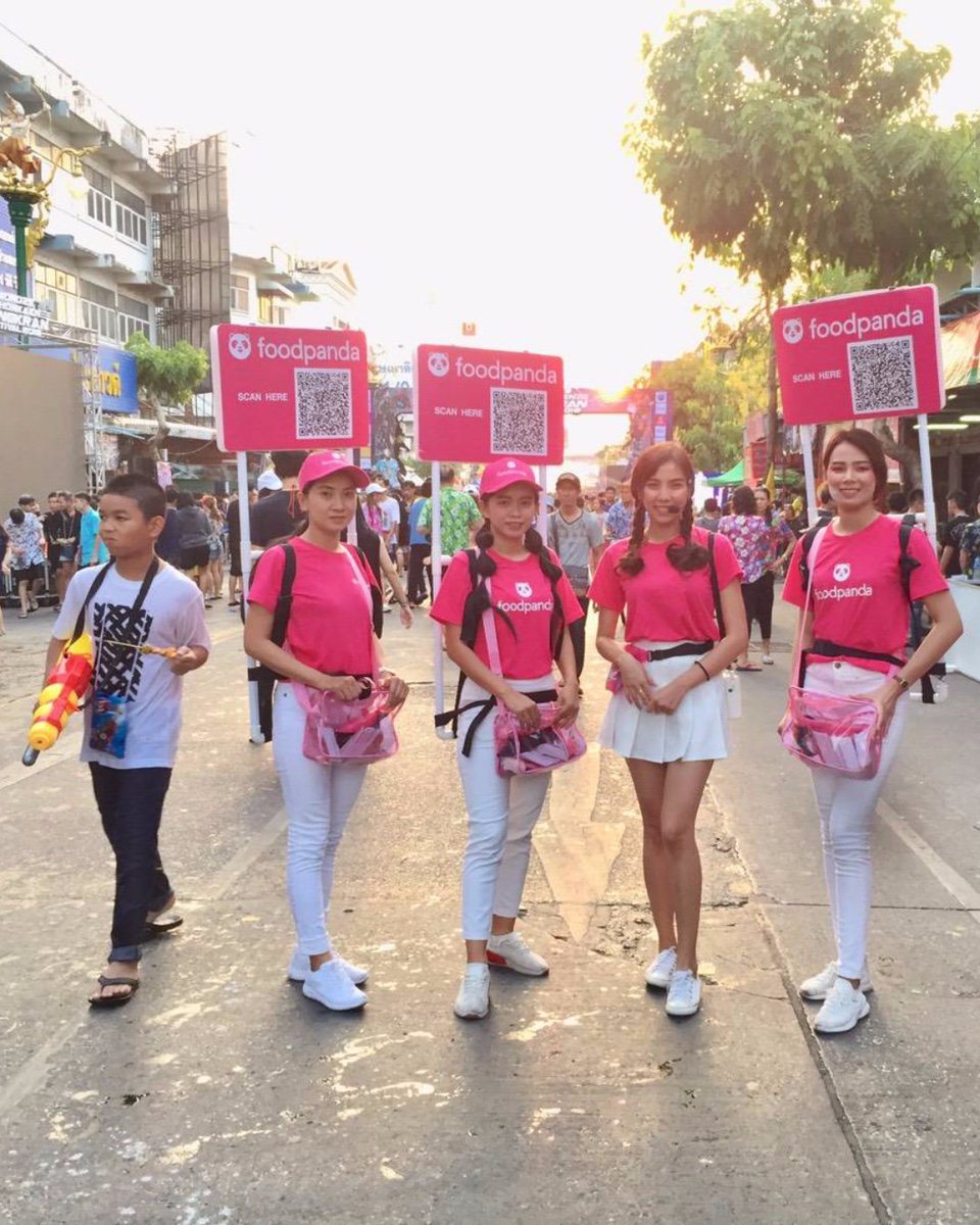 demopowerthai's tweet photo. ตะลุยสงกรานต์ที่ ขอนแก่น ถนนข้าวเหนียวกับกิจกรรมโปรโมท FoodPanda บริการส่งอาหารเดลิเวอรีแบบครบวงจร โดยมีผู้ให้ความสนใจมากมาย 

จะงานเล็กหรือใหญ่ จะใกล้หรือไกล เราให้บริการด้วยความเต็มใจทุกเทศกาล  จัดกิจกรรมสาธิตสินค้า อีเว้นท์ที่ลูกค้าออกแบบได้ ทักแชทหรือโทรเลย 02-250-7100 https://t.co/l192pT2v4E