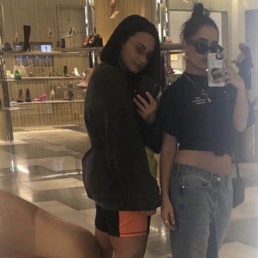 quackvato's tweet photo. I think we all need a friend like demi https://t.co/rJSxOyIbSF