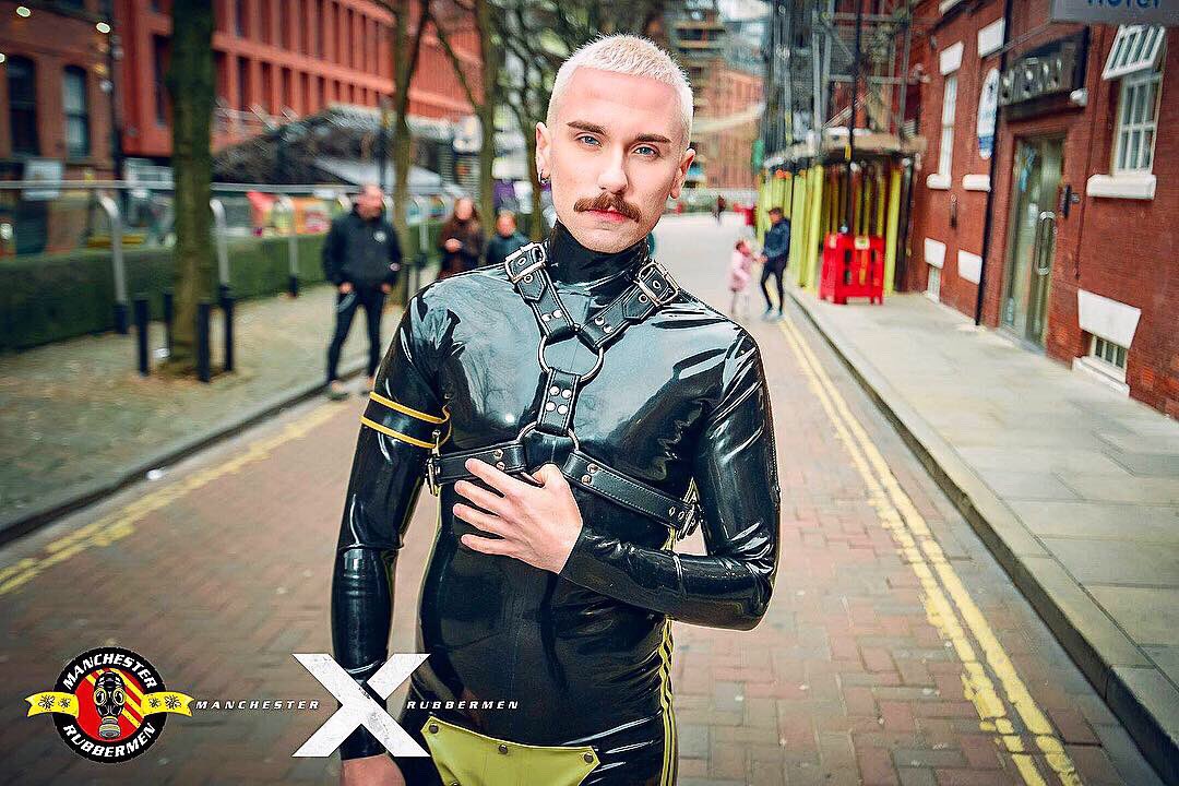 Switch4FistSub's tweet photo. Geartunes @MancRubMen  #MRMX  #rubberfetish #wubber https://t.co/33G0eBv4gs