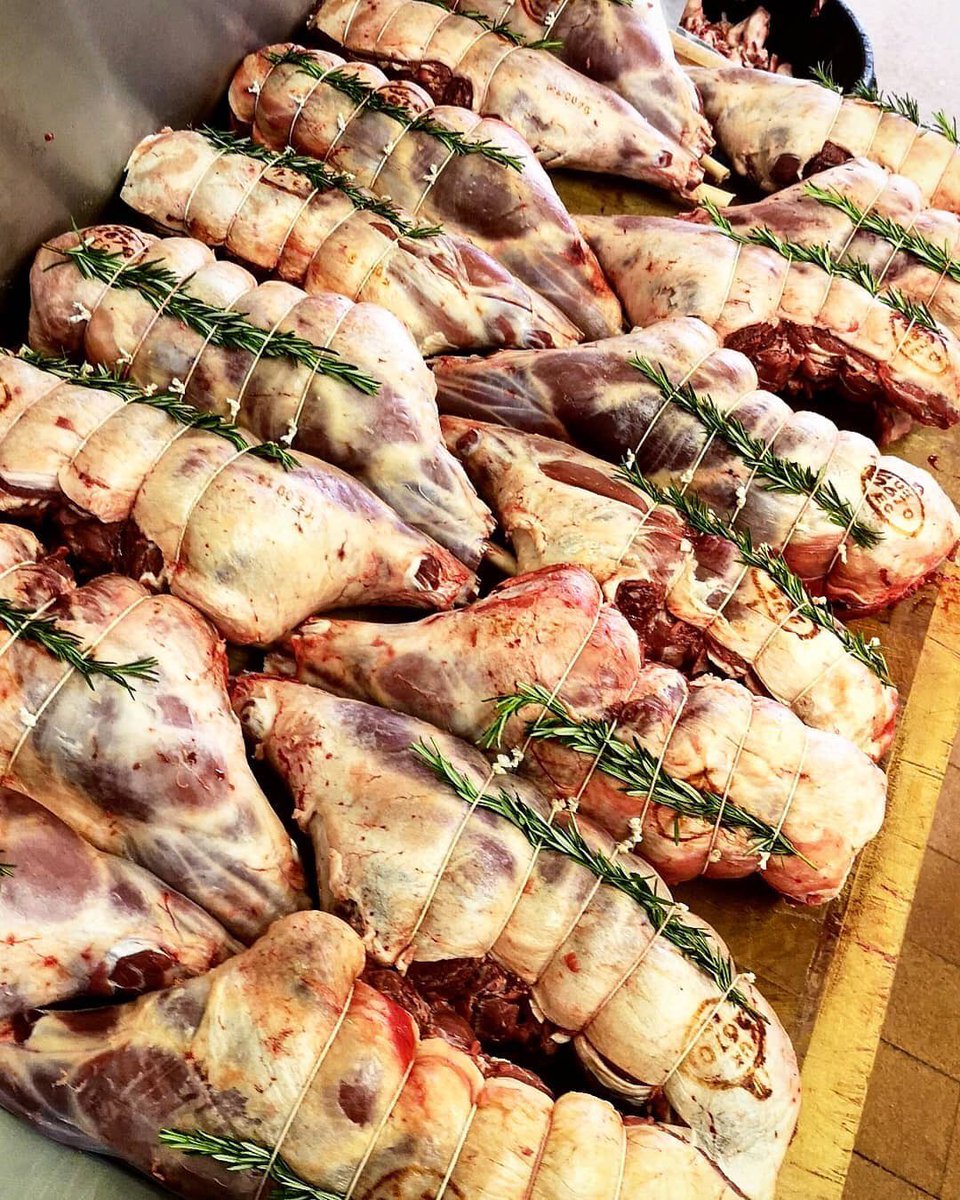 ChesterBeerWine's tweet photo. We’re open Good Friday & Easter Saturday, pop in for a Malbec from Argentina or a Rioja to enjoy with your locally sourced lamb of the finest quality from @EWEdgebutchers #ChesterCollab #easter #cheshire #cheshirelife #chester #handbridge @ChesterIndies https://t.co/6Fak8Ov3PZ