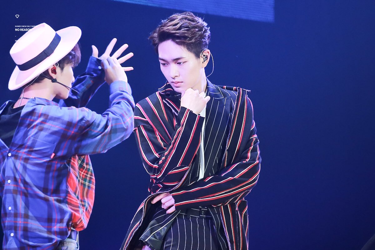 Jinki with his serious look making him more manly than ever.... 