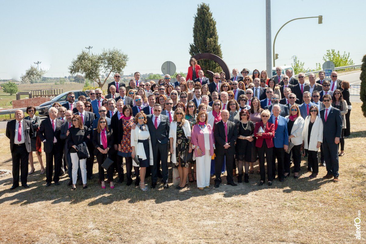 Inaugurada nuestra Escultura de la #IngenieríaTécnicaIndustrial en la Rotonda de los #Ingenieros de #Navalmoral de la Mata