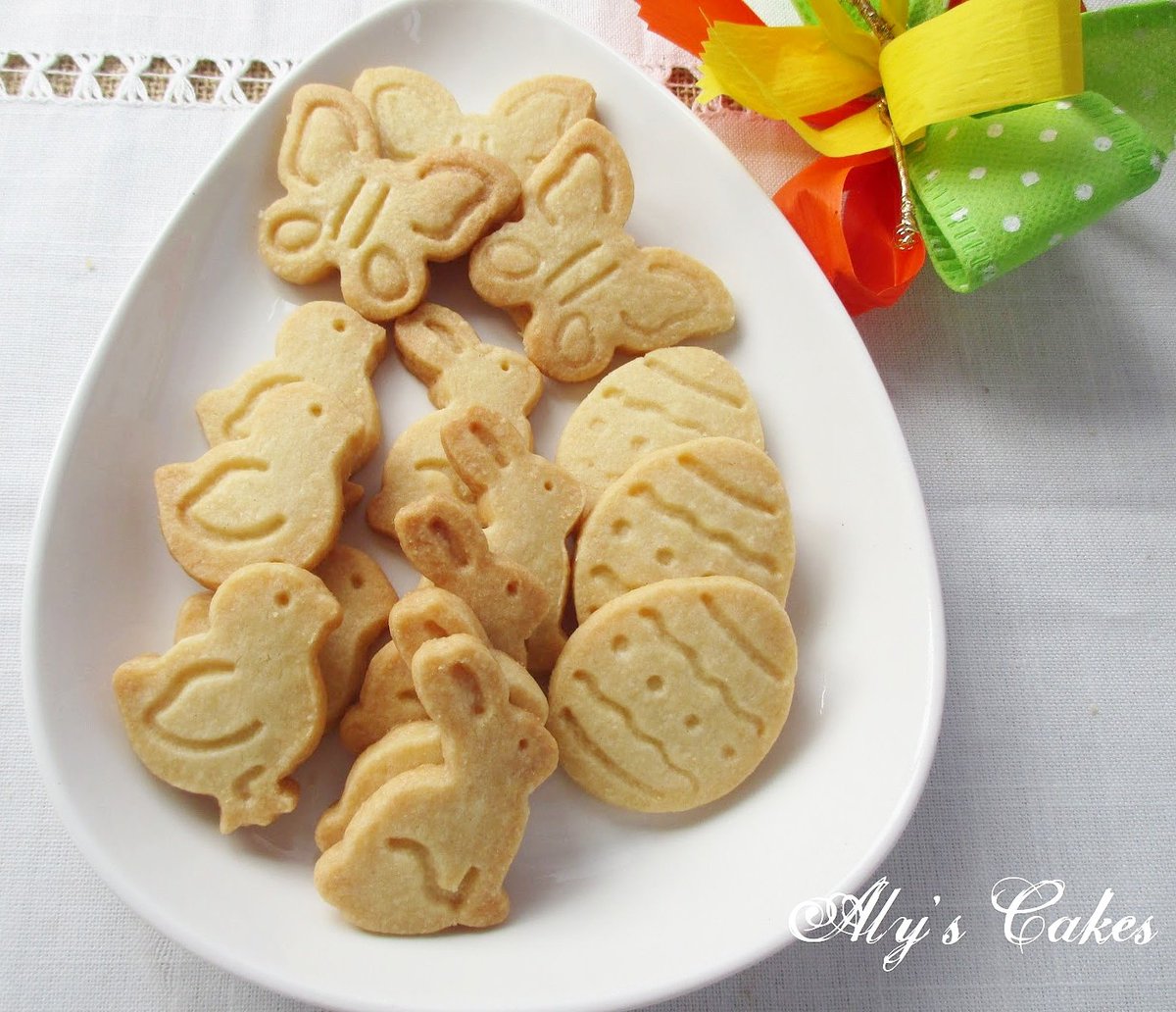 Galletas de mantequilla
La receta ya es un clásico en el blog, que repito y repito...galletas de mantequilla, importante que sea buena mantequilla sin sal, los cortapastas, los eliges tú.
La receta aquí: 
alyscakes.blogspot.com/2019/04/gallet…
#pascua #galletas #alyscakes #alyscakesblogspot