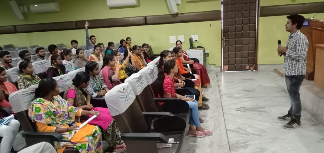 IicAnd's tweet photo. The best way to spread awareness is to address the people directly. A session was organised in Sathyabama Institute of Science and Technology aiming to convey the importance of voting in a democracy.
#CastYourVote #MIC #IIC 
@ECISVEEP  @HRDMinistry @mhrd_innovation https://t.co/4tHZ5cvLxt