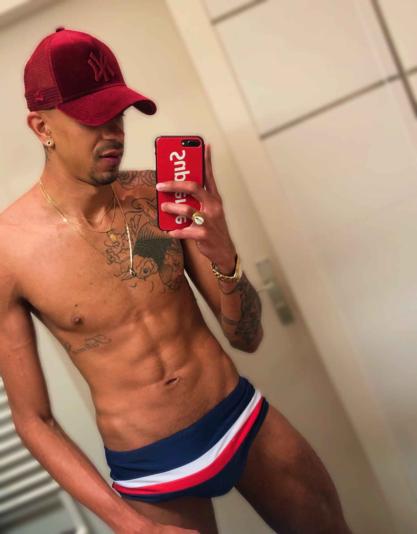 1 pic. +2 🤫🤭 https://t.co/r7MMPprMAa