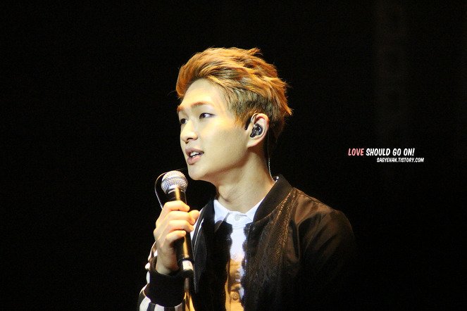 Jinki with his serious look making him more manly than ever.... 