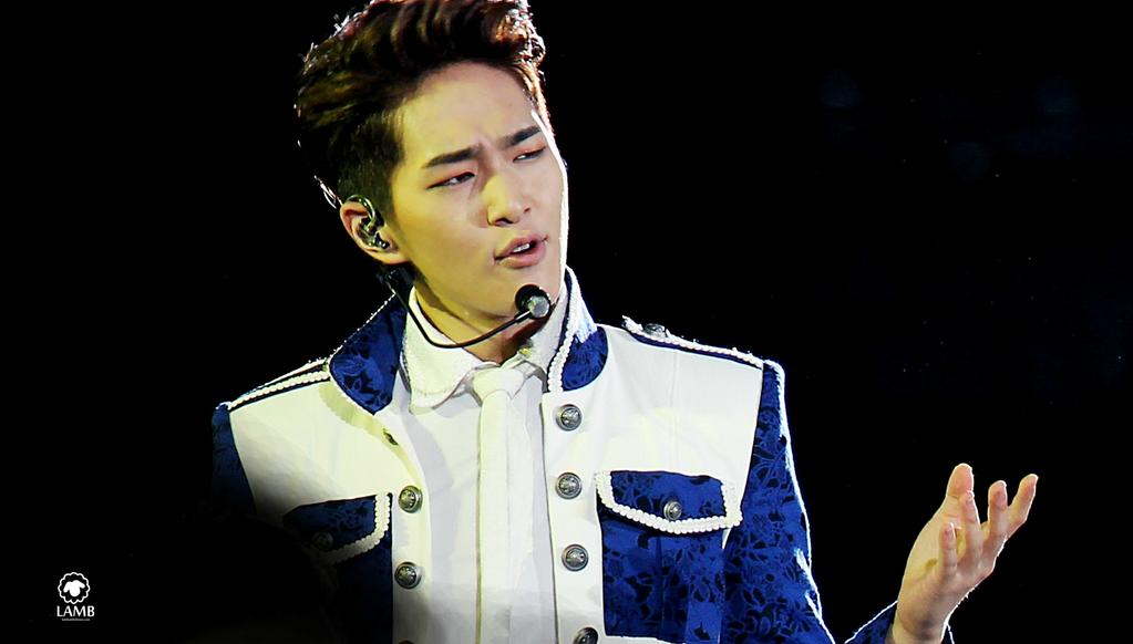 Jinki and his forehead attacking me like no ends. 