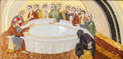totheends's tweet photo. #GiovediSanto La gloria del cosmo ora ha senso, come tabernacolo per il Corpo e il Sangue di Cristo! E più grande è l'uomo, che da quel Sangue ha la Vita e in quel Corpo è trasformato. Dono che avviene nelle nostre mani di sacerdoti! Signore, rendici degni del mistero che siamo! https://t.co/j3ZsWjSOAy