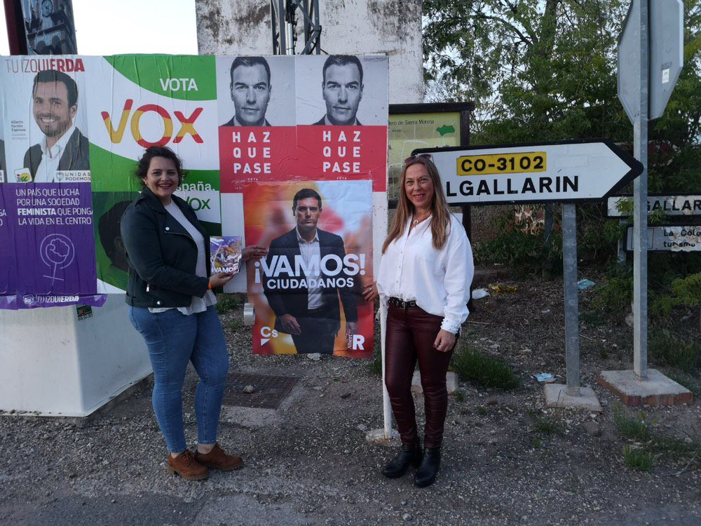 CsAltoGuadal's tweet photo. Compañeros de Ciudadanos Alto Guadalquivir han visitado a los vecinos de #Algallarin y #Adamuz para dar a conocer nuestro proyecto naranja 👍🏼
¡#VamosCiudadanos! 🇪🇸
#VamosPorElCambio https://t.co/JPQ3bPEdua