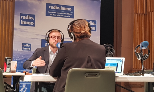 La_CPCU's tweet photo. Fiable et durable, le raccordement au réseau de chaleur @La_CPCU comme alternative au fioul à Paris. A (ré)écouter en #podcast sur @radioimmo : https://t.co/ZIQMuSdQzq. #Copropriete #ForumCopro #findufioul #chauffage #EnR https://t.co/PwSntw4U3h