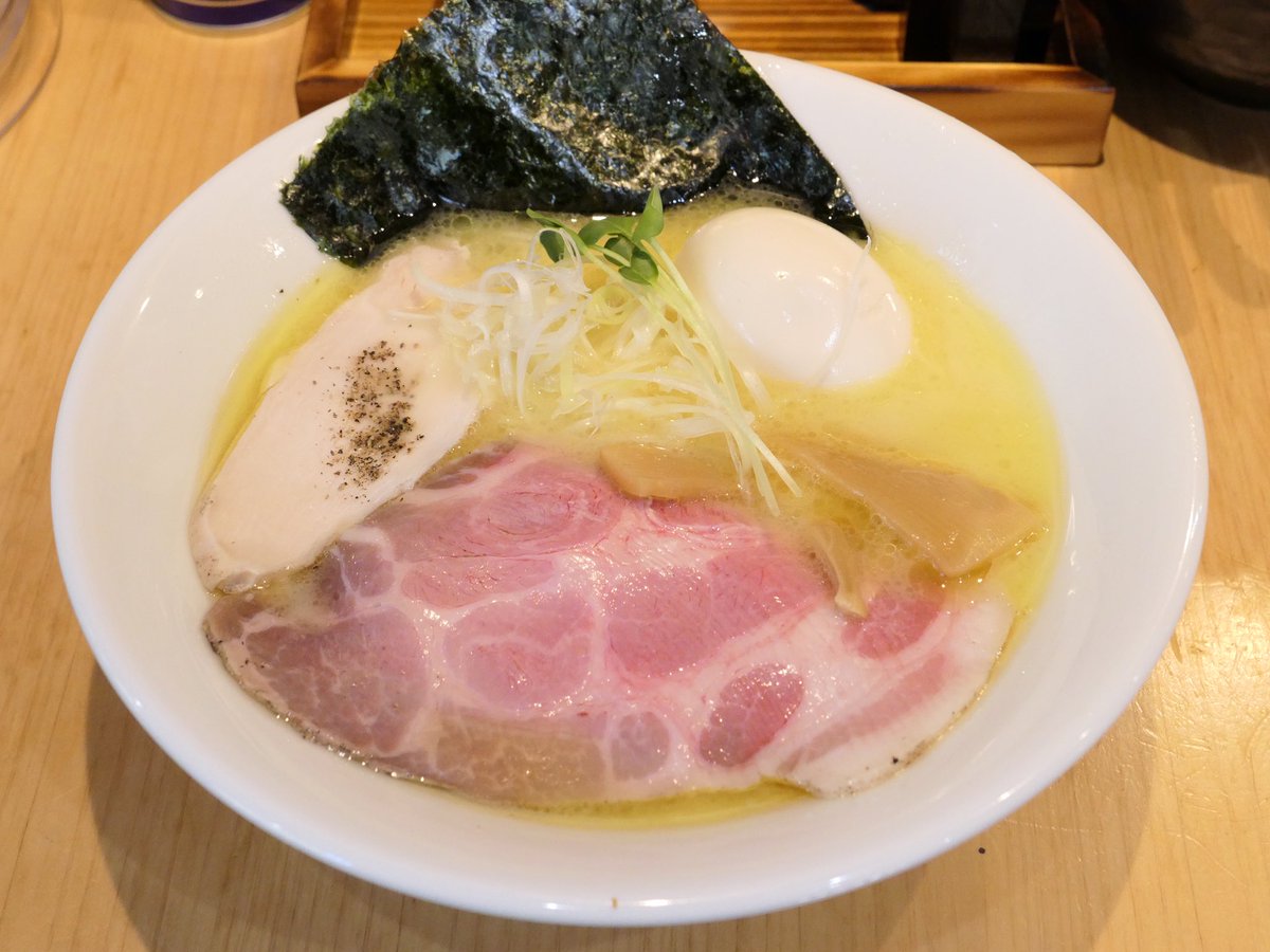 ヒビ機 東京ラーメンタル 4 8に池袋にオープンした鶏白湯ラーメン店 麺屋774 スープはサラッとしながらも鶏 の旨味と濃厚な甘みが詰まったクリーミーな味わい モチモチの麺とのバランスも良く 低温調理のレアチャーシューもしっとり柔らかい仕上がりで ヒビ機 東京ラーメンタル 4 8に池袋にオープンした鶏白湯ラーメン店 麺屋774 スープはサラッとしながらも鶏 の旨味と濃厚な甘みが詰まったクリーミーな味わい モチモチの麺とのバランスも良く 低温調理のレアチャーシューもしっとり柔らかい仕上がりで