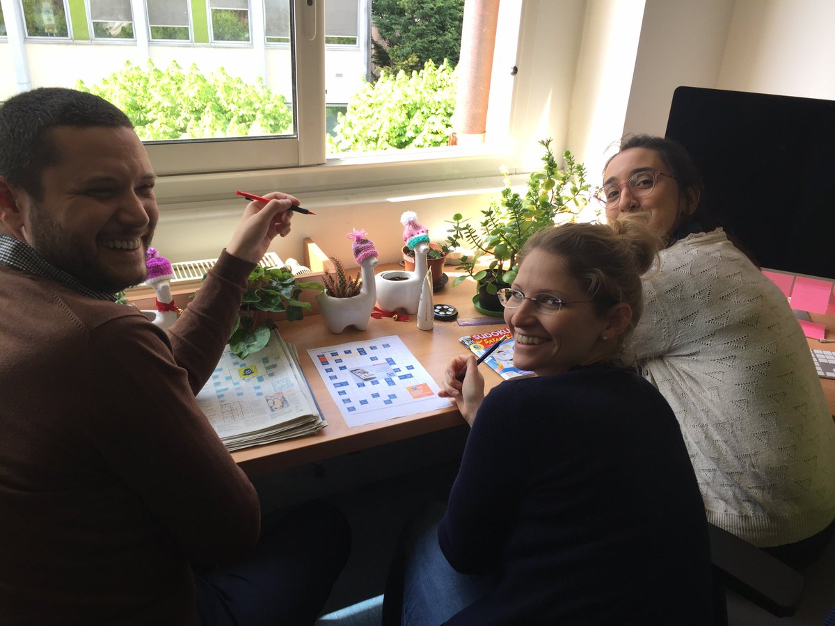 SGribaldo's tweet photo. How to optimise pauses in the Gribaldo lab 😉
Pierre teaching French with crosswords to Nika and Daniela. Definitely a very strange language...
#lablife #weloveFrance #Frenchfluent #Sudokuiseasier https://t.co/RhnymmL2JJ