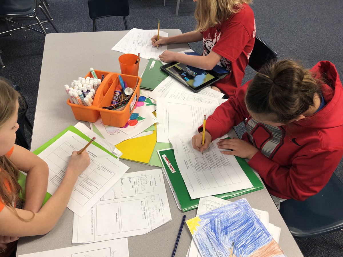 lvs2teachmc's tweet photo. S’s using a one point rubric to guide their progress on animal research projects.#moredepth https://t.co/p0wiA8KG9p