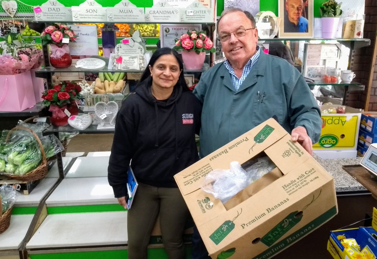 Thank you Jeff at #RightPrice a family green grocers in Langley for making a donations of bananas to @SloughOutreach to #HelpingTheHomeless #ThanksForCaring 🙏❤️