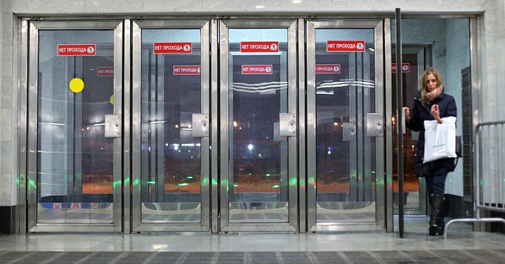 В метро станет вдвое меньше дверей

Двери снимут в рамках подготовки к лету, сообщает mos.ru. Работы по по их демонтажу уже начались и завершатся до конца апреля. 

Подробности: bit.ly/2DigYEs