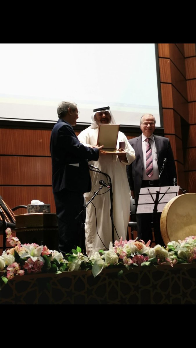mohanna63's tweet photo. قبل قليل أثناء تكريمي من عميد الجامعة العربية المفتوحة وحضور مولانا الاستاذ الدكتور محمد حسان الطيان عضو مجمع اللغة العربية في دمشق بعد محاضرتي عن " علم التاريخ "! https://t.co/GOOoVRLANF