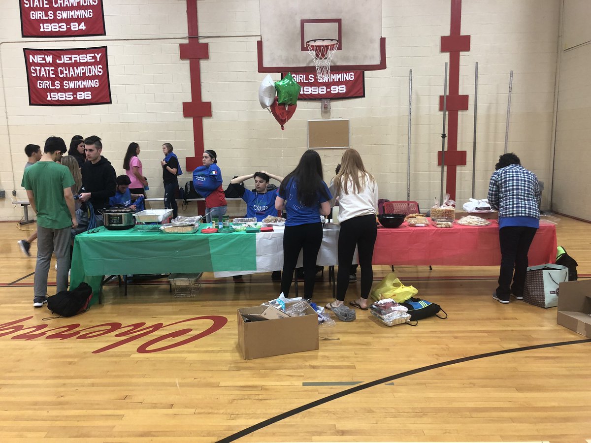 CheItalianClub's tweet photo. baaaaaad day to be a non-Italian

but you guys are welcome to check out our booth in East gym too https://t.co/rIt4nKL6RO