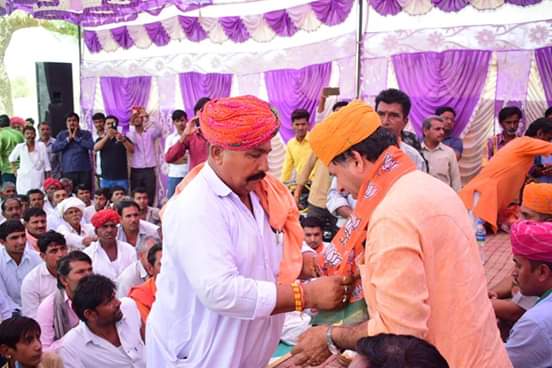sunnygoyal122's tweet photo. बेपनाह प्यार और जनसमर्थन के लिए शुक्रिया धनाऊ।
धनाऊ में जनसभा को सम्बोधित कर भाजपा की सदस्यता ग्रहण करने वाले महानुभावों का स्वागत किया @KailashBaytu
#KailashForBarmerJaisalmer
#modikakailash #modiinbarmer @ajrajbjp @Mayankforbjp @hirendrakaushik https://t.co/3ohuhqrPpT