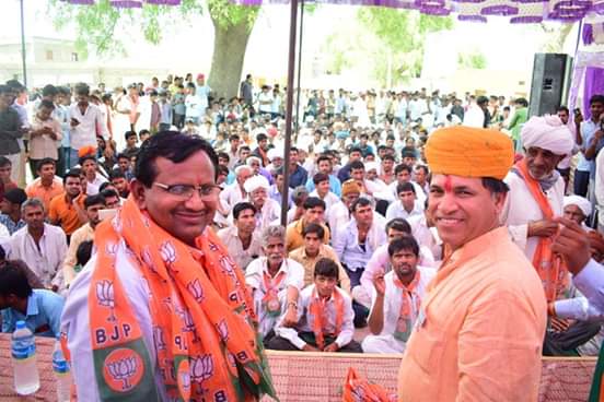 sunnygoyal122's tweet photo. बेपनाह प्यार और जनसमर्थन के लिए शुक्रिया धनाऊ।
धनाऊ में जनसभा को सम्बोधित कर भाजपा की सदस्यता ग्रहण करने वाले महानुभावों का स्वागत किया @KailashBaytu
#KailashForBarmerJaisalmer
#modikakailash #modiinbarmer @ajrajbjp @Mayankforbjp @hirendrakaushik https://t.co/3ohuhqrPpT