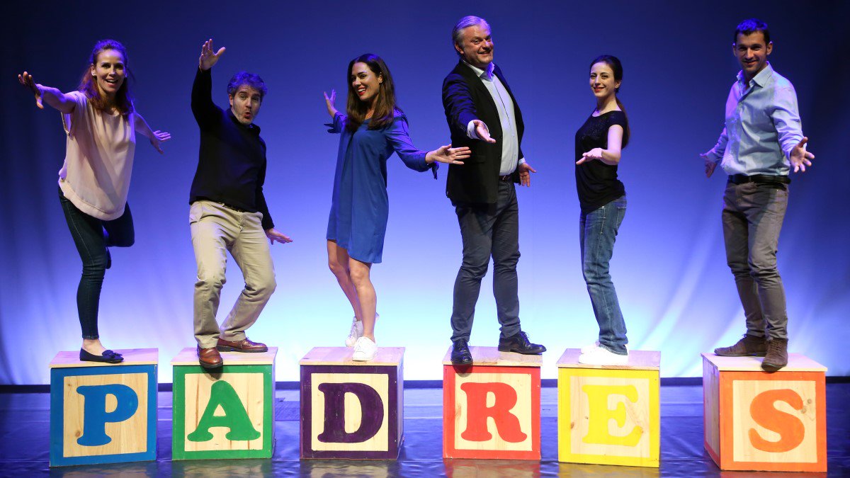 uniondeactores's tweet photo. ¿Has pensado alguna vez en ser padre o madre? No te pierdas este mes de abril la obra de teatro 'Padres' protagonizada por nuestr@s compañer@s @evamarciel, Juan Antonio Molino y @rodriguetesaenz en @TeatrosLuchana https://t.co/O2cBEIP3I1