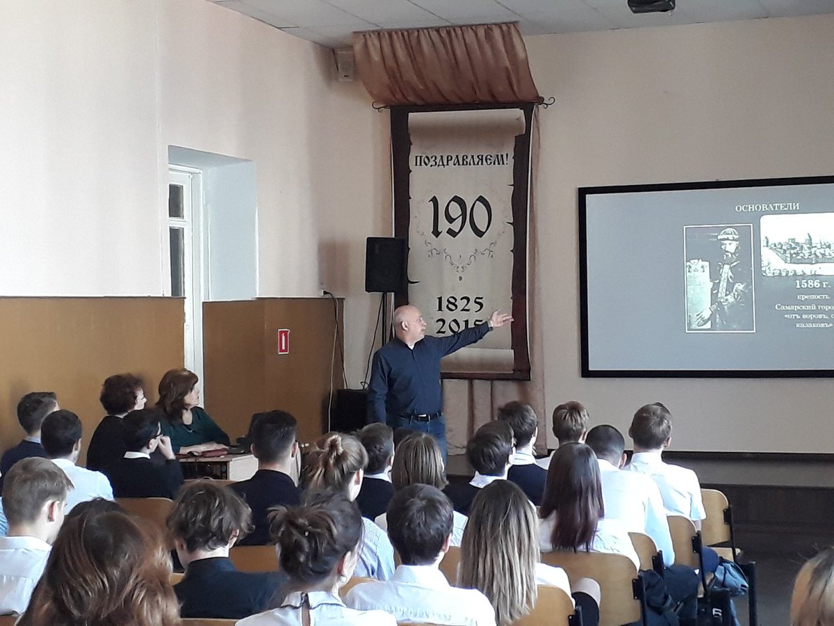 18 апреля Международный день памятников и исторических мест .В рамках общегородского культурного проекта "Наследники Самары" лектор детской картинной галереи историк-краевед Жидков А.Е. провел для обучающихся Школы 63 единый классный час "Самара от крепости до мегаполиса".