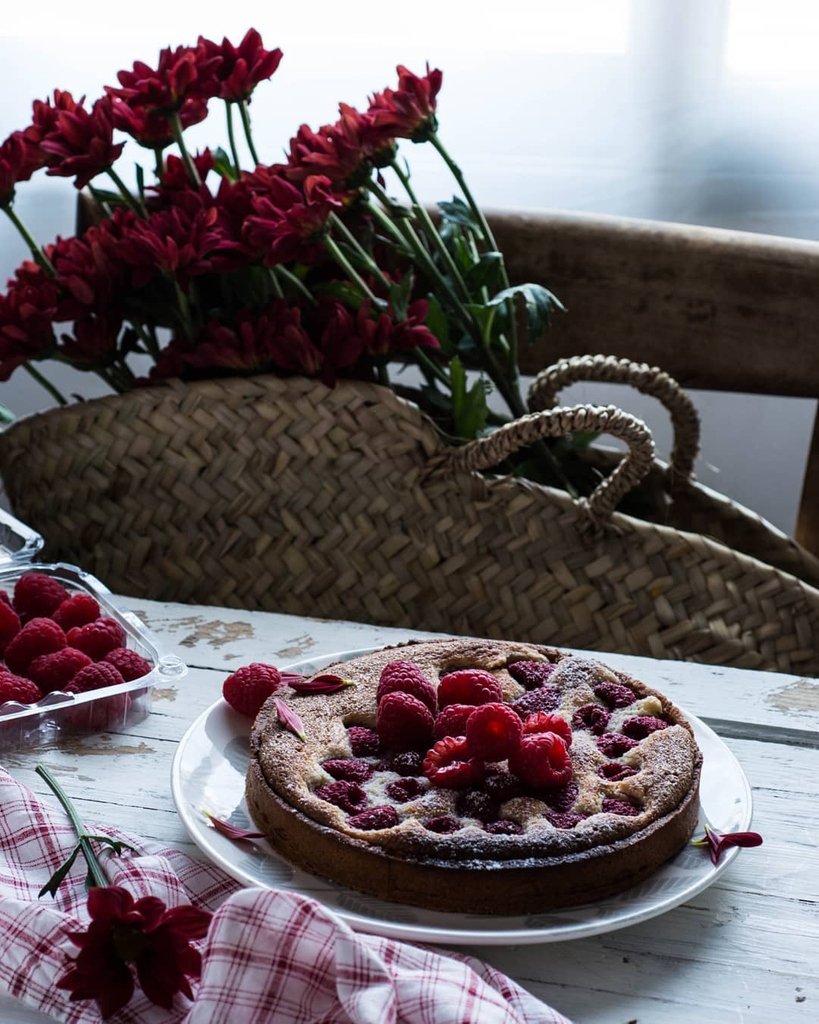 bakingist's tweet photo. Berries ON or IN the cake?
What would you rather?

#baking #cake #foodphotography #cakes #cakedecorating #brownies #dessert #foodoftheday #foodporn #cakecakecake https://t.co/3WTfdTs6QV