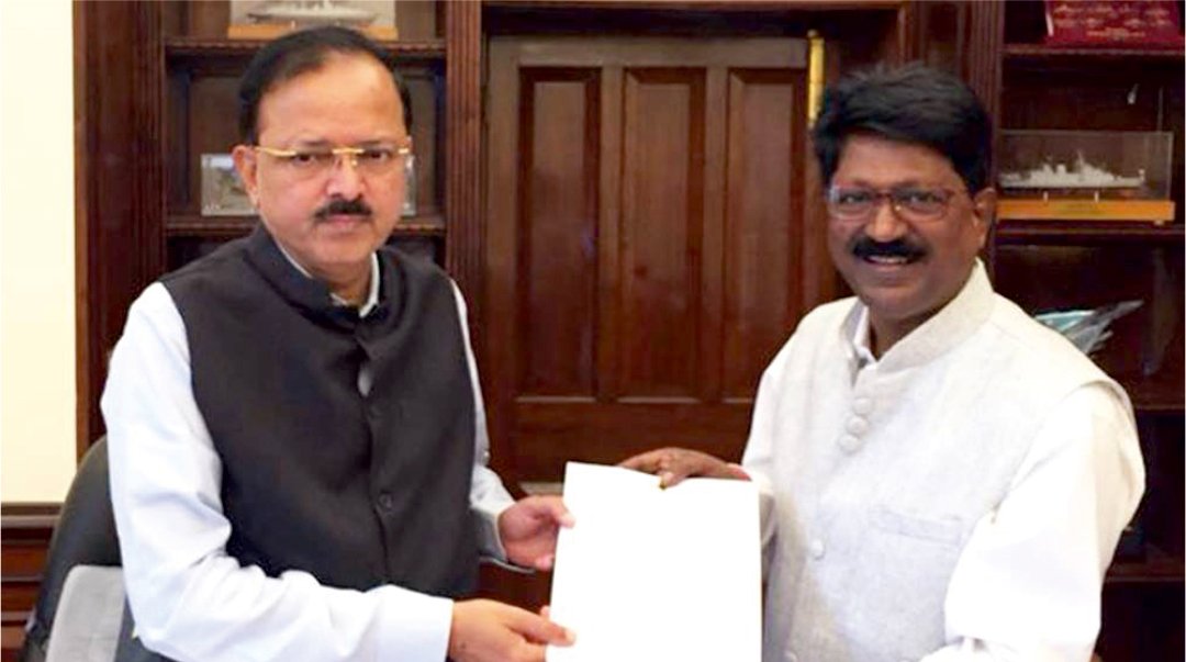 AGSawant's tweet photo. सामान्य माणसाला, तरुणांना, व्यावसायिकांना, शेतकऱ्यांना, बेरोजगारांना, प्रत्येक स्तरातील प्रत्येक व्यक्तीस भेडसावणाऱ्या समस्येबद्दल लोकसभेत आवाज उठवला, संबंधित केंद्रीय मंत्र्यांसमवेत चर्चा करुन न्याय मिळवुन दिला... @ShivSena @BJP4India #RPI https://t.co/6DxpYqeoC7