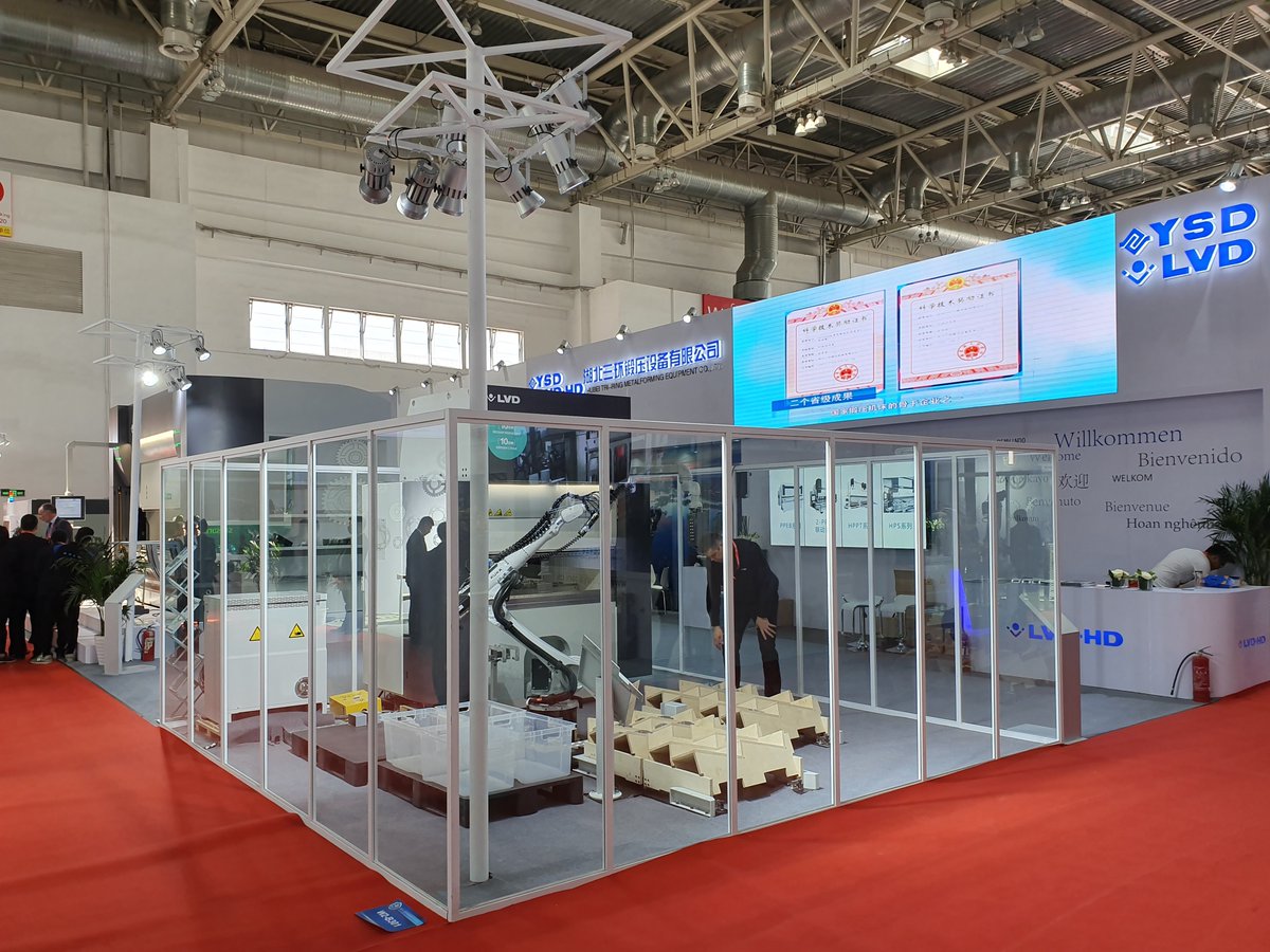 LVDCompanynv's tweet photo. Highlights from CIMT: Spotlighting our new high-speed Dyna-Cell robotic bending cell and high-power Phoenix fiber laser in a fully connected “virtual factory” environment, through April 20, stand W2-B301. #DynaCell #Phoenix #virtualfactory https://t.co/nhIZhbyGHF