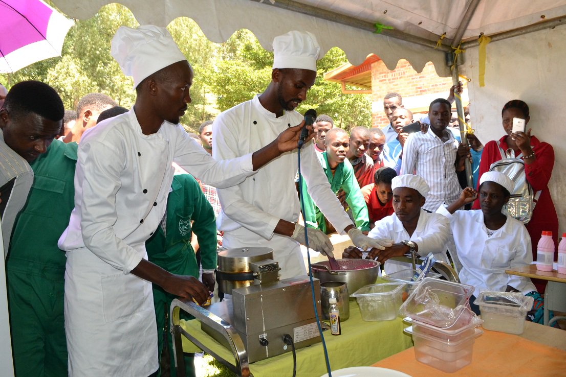 Karongi_College's tweet photo. MANZI Frank and MUSHIMIYIMANA Moise, the students from @IPRCMusanze have demonstrated the cooking of Rwandan Sorghum Gallet made from ingredients like sorghum, milk, eggs, vanilla essence, beetroot juice, lemon zester and wheat flour. The gallet is for eradicating malnutrition. https://t.co/hUhFL0DGWj