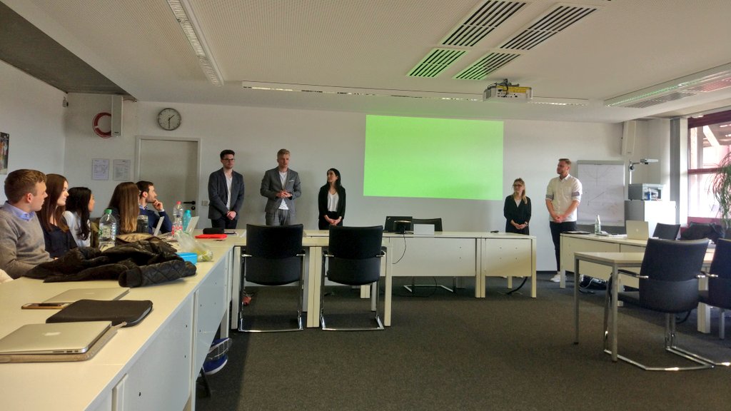 The final pitches of our business plan seminar are on! 1/4: "addvertise" brings personalized ads on your screen when streaming soccer games. Looking forward to the jury's comments (@Kiel_Dani, <a href="/tanjajovano/">Tanja Jovanović</a> &amp; Andreas Braun from <a href="/zollhofHQ/">ZOLLHOF</a>) <a href="/UniFAU/">FAU Erlangen-Nbg</a> <a href="/FAUWiSo/">FAU WiSo</a> #industryFAU w/<a href="/LukMaier/">Lukas Maier</a>