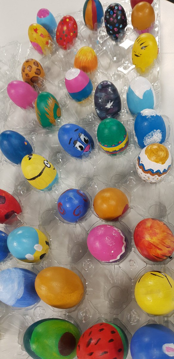 RewDublin's tweet photo. #CreativeNest pop down to Commoms mindful painting of Easter eggs - very therapeutic.#Easter https://t.co/miftpWOSp5