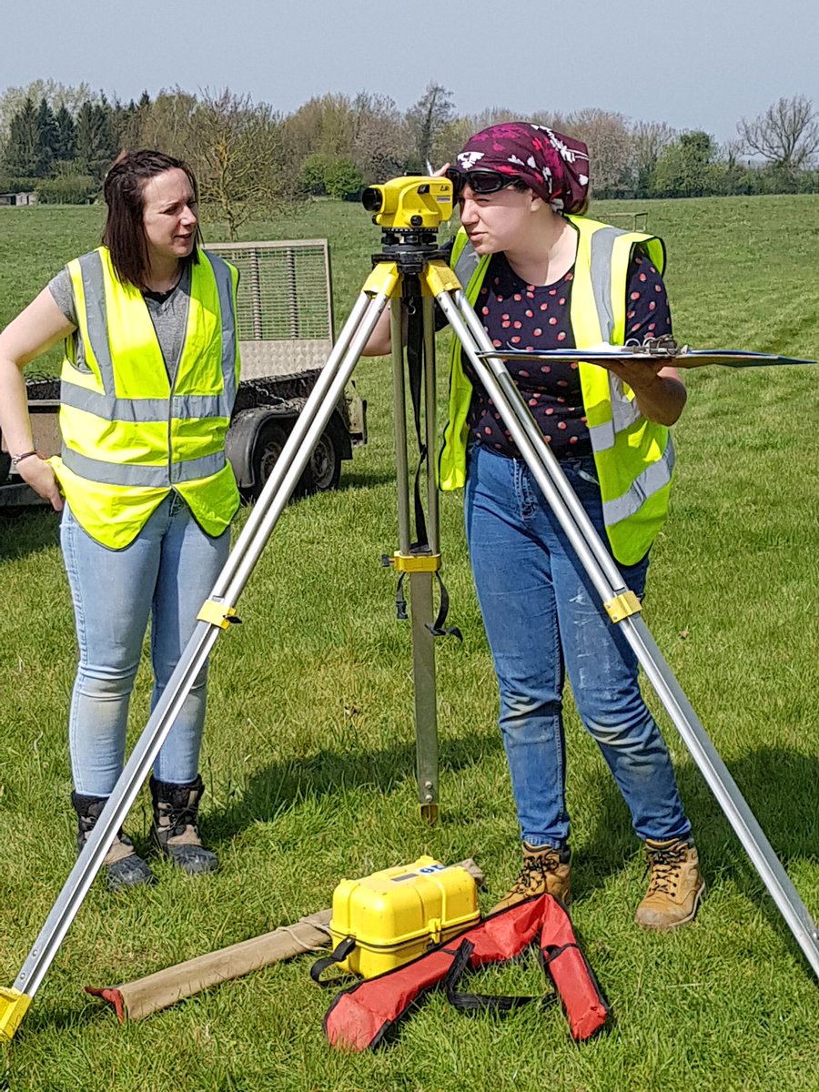 ZoeTomlinson2's tweet photo. Another glorious day on site. Cake perfection! #Community #archaeology #har19 https://t.co/RGJGVVpsjZ